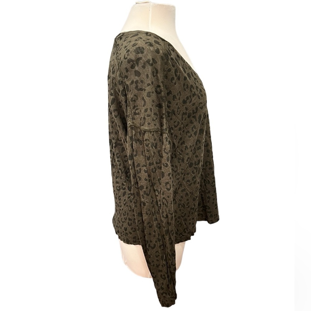 Rails Sami Olive Cheetah Long Sleeve V Neck - Large - Picture 2 of 7